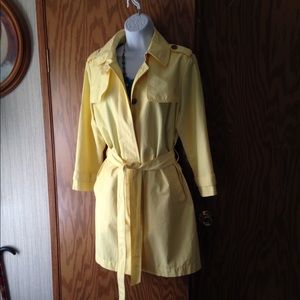 Lemon 🍋 yellow trench coat🛍🛍